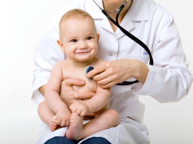 147057752-Doctor-with-baby